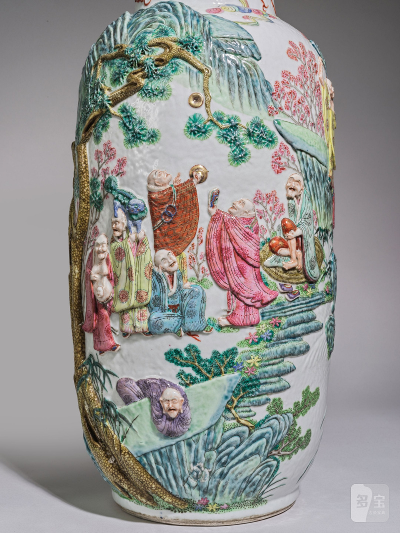 清晚期 粉彩凸雕十八羅漢棒槌瓶一對 | PAIRE DE GRANDS VASES EN PORCELAINE DE LA FAMILLE ROSE - 图28